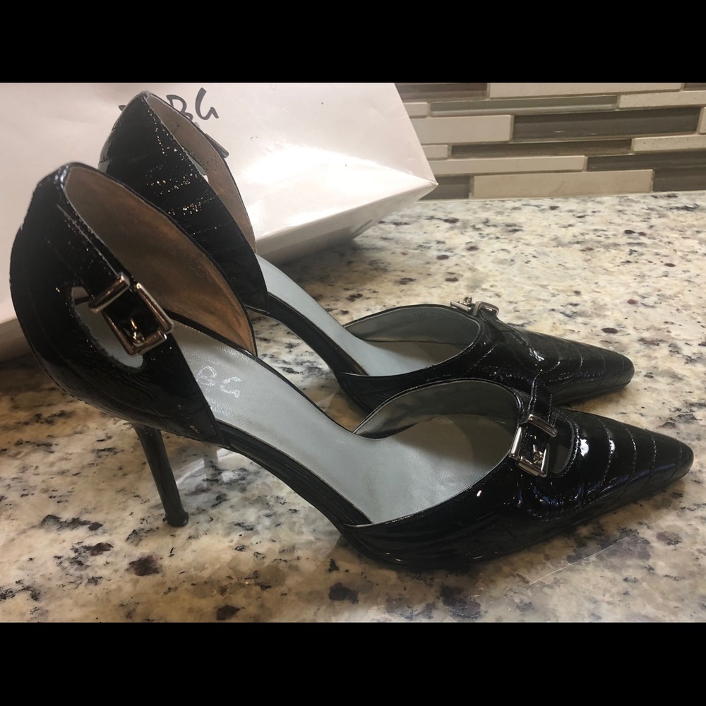Stunning BCBG Paris Black Patent High Heel Shoes